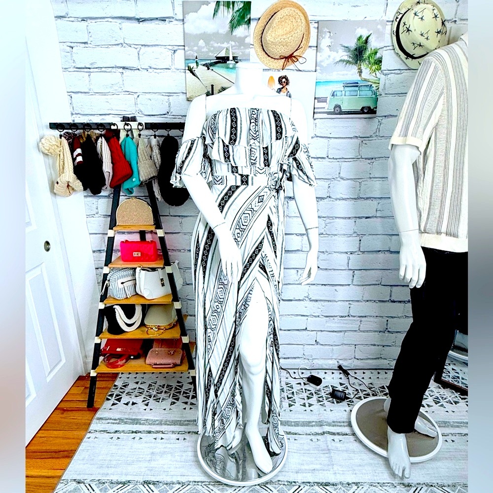 Lady Bijou Short Sleeve+Off the Shoulder+Ruffled Maxi Dress